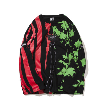 Ευρεία ανδρική μπλούζα σε πολύχρωμο σχέδιο κατάλληλο για τη καθημερινή ζωή