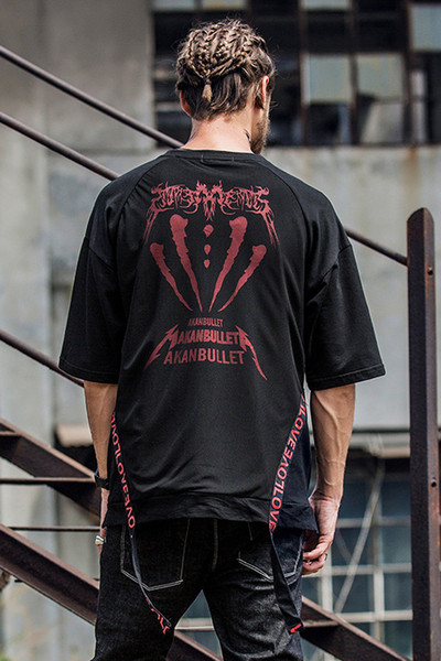 Ανδρικό μπλουζάκη σε ελεύθερο σχέδιο και μανίκι 3/4 με εφαρμογή