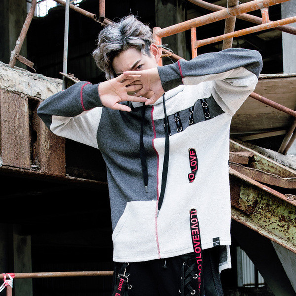 Αθλητικό ανδρικό φούτερ σε τρία χρώματα με κουκούλα και ενδιαφέρουσες επιγραφές