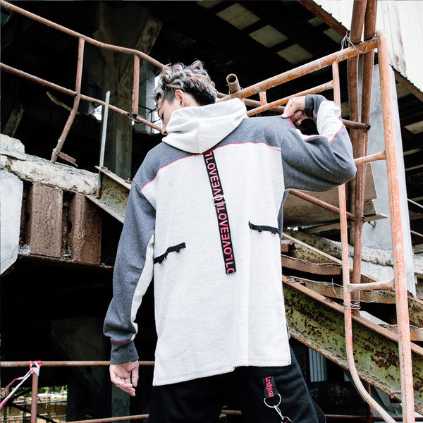 Αθλητικό ανδρικό φούτερ σε τρία χρώματα με κουκούλα και ενδιαφέρουσες επιγραφές