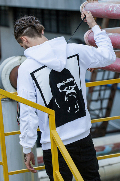 Ανδρικό φούτερ αθλητικών με εφαρμογή πίσω και κουκούλα