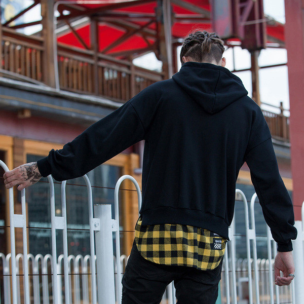 Απλό ανδρικό φούτερ με κουκούλα σε δύο χρώματα