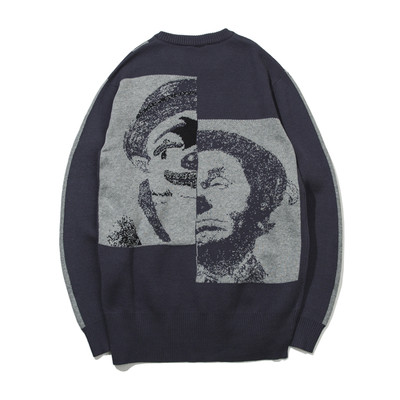 Φθινόπωρο ανδρικό πουλόβερ σε δύο χρώματα και ενδιαφέρουσα εικόνα της πλάτης