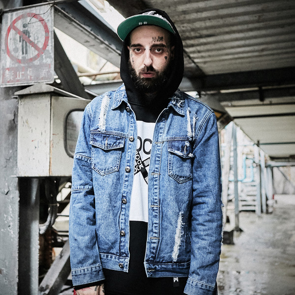 Καθημερινό τζιν μπουφάν με  μοτίβα