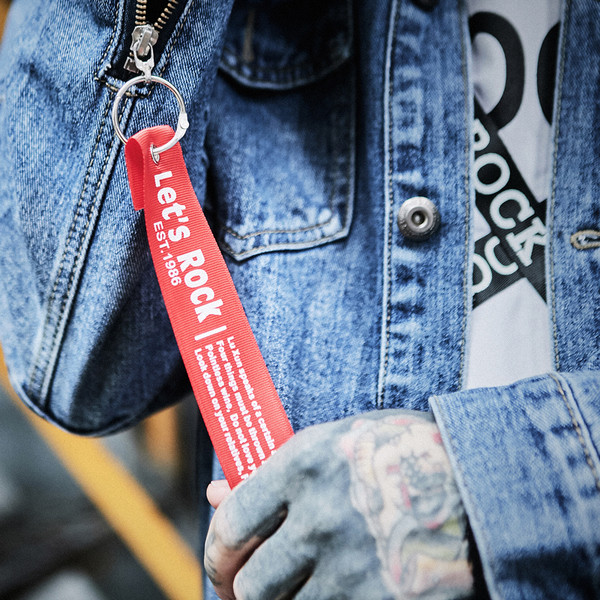 Καθημερινό τζιν μπουφάν με  μοτίβα