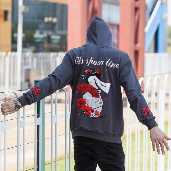 Ανδρικό αθλητικό φούτερ με κουκούλα σε δύο χρώματα  και με σχέδιο  στην πλάτη