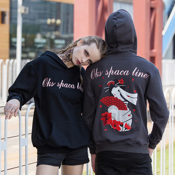 Ανδρικό αθλητικό φούτερ με κουκούλα σε δύο χρώματα  και με σχέδιο  στην πλάτη