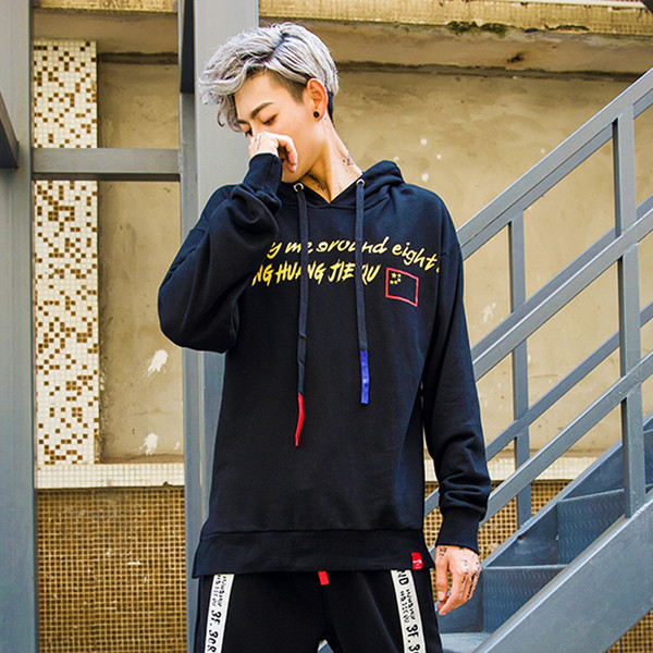 Κομψό και μακρύ αανδρικό φούτερ σε δύο χρώματα με επιγραφή και εφαρμογή στην πλάτη