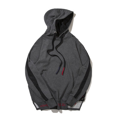 Αθλητικό ανδρικό φούτερ με κουκούλα σε μαύρο, γκρι και κόκκινο