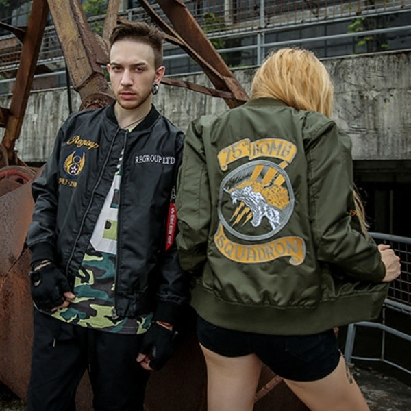 Ελαφρύ ανδρικό μπουφάν  σε τρία χρώματα 