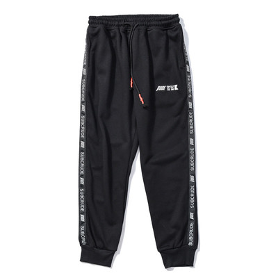 Стилен спортен панталон в свободен модел с надписи в два цвята