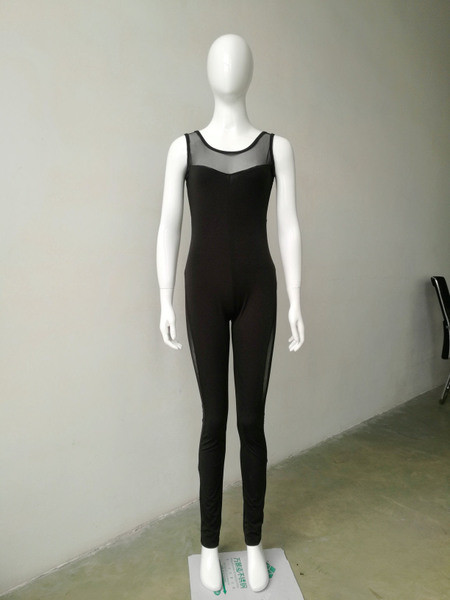 Όμορφο αθλητικό γυναικείο σύνολο με γυμνή πλάτη σε δύο αποχρώσεις