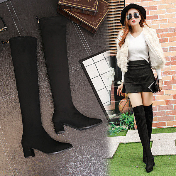 Κομψές γυναικείες μπότες με παχύ τακούνι σε μαύρο χρώμα