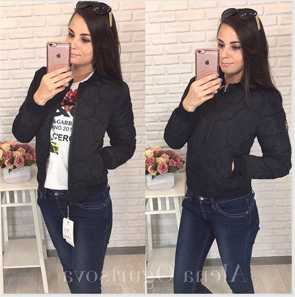 Ένα μοντέρνο γυναικείο μπουφάν κατάλληλο για τις κρύες μέρες