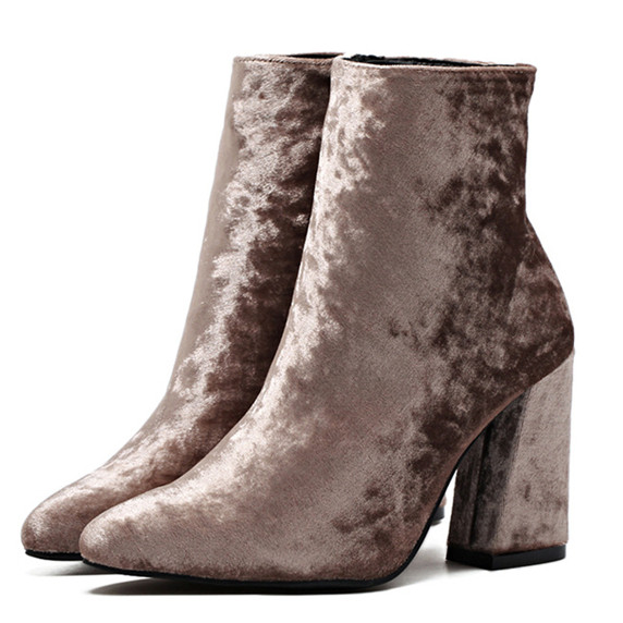 Стилни дамски боти от изкуствен велур в черен и кафяв цвят с ток