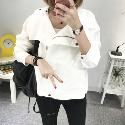 Κομψό κοντό παλτό σε ευρύ σχέδιο και μεγάλο κολάρο σε τρία χρώματα