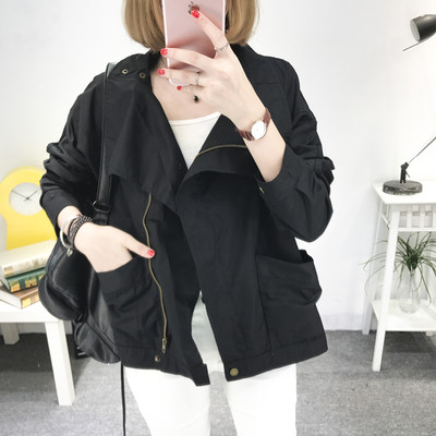 Κομψό κοντό παλτό σε ευρύ σχέδιο και μεγάλο κολάρο σε τρία χρώματα