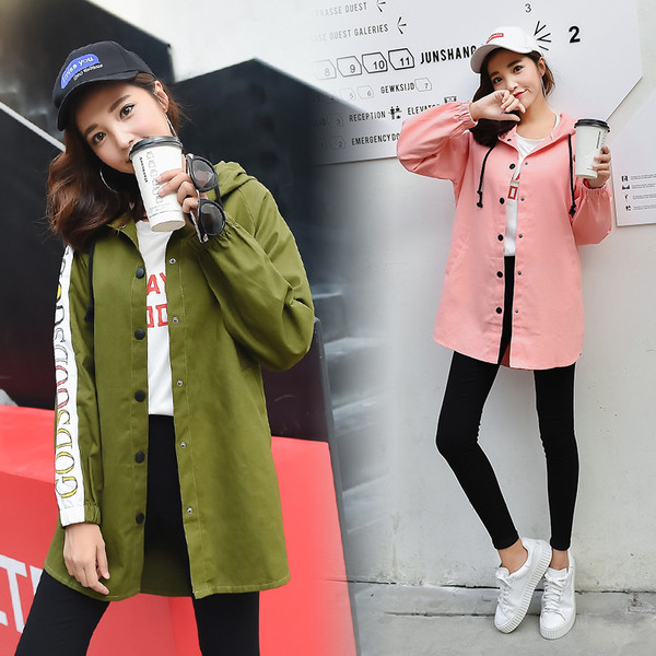 Спортно-елегантно дамско палто с надписи и качулка в четири цвята