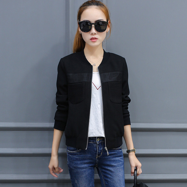 Спортно-елегантно есенно яке за дамите в бял и черен цвят