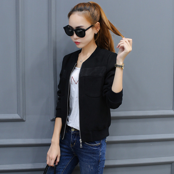 Спортно-елегантно есенно яке за дамите в бял и черен цвят