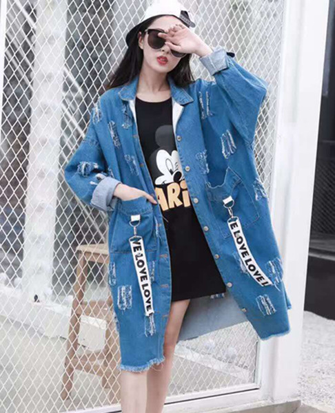 Стилно дълго дамско яке с накъсани мотиви и надпис