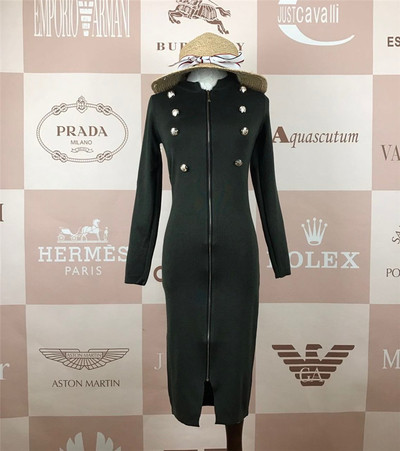 Πολύ κομψό γυναικείο φόρεμα με μακρύ μανίκι και πολύ εκλεπτυσμένο φερμουάρ