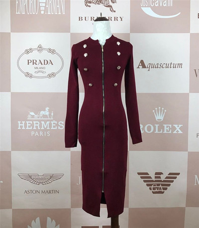 Πολύ κομψό γυναικείο φόρεμα με μακρύ μανίκι και πολύ εκλεπτυσμένο φερμουάρ