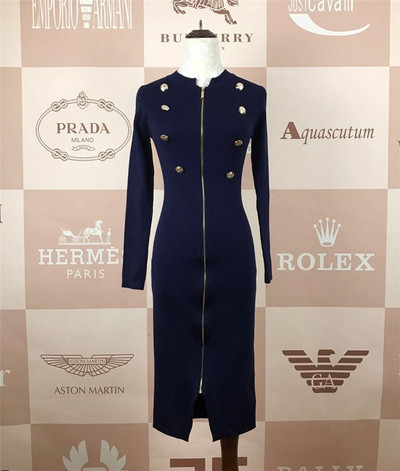 Πολύ κομψό γυναικείο φόρεμα με μακρύ μανίκι και πολύ εκλεπτυσμένο φερμουάρ