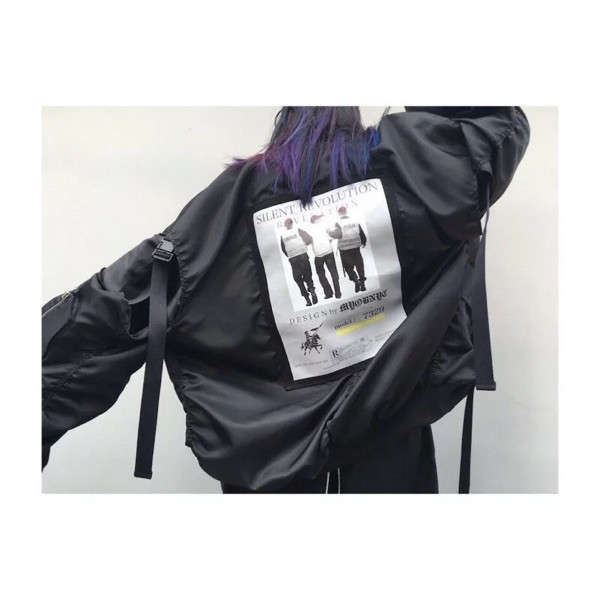 Стилно дамско яке в свободен стил с апликация в черен и зелен цвят