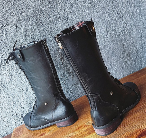 Ежедневни дамски боти с кръстосани връзки в актуален стил