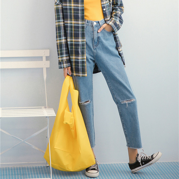 Όμορφα γυναικεία τζιν 7/8  με υψηλή μεέση και ελαφρά ραγισμένα