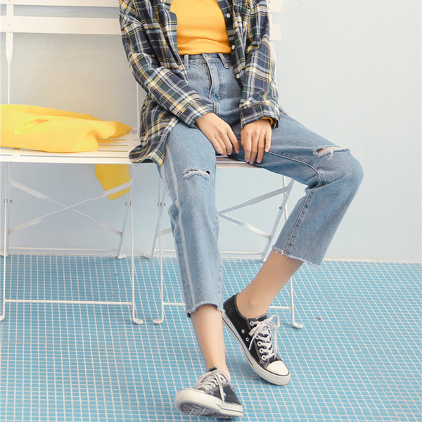 Όμορφα γυναικεία τζιν 7/8  με υψηλή μεέση και ελαφρά ραγισμένα