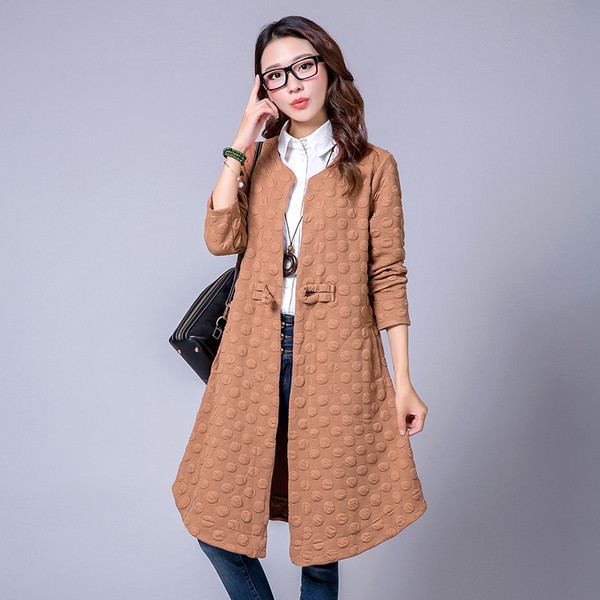 Κομψή γυναικεία παλτό σε απλό σχέδιο σε τέσσερα χρώματα