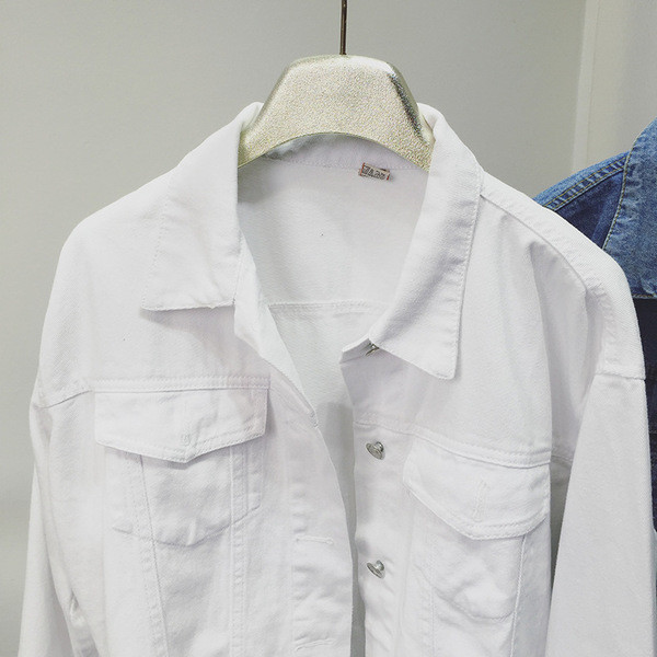 Γυναικείο τζιν μπουφάν σε λευκό και μπλε χρώμα