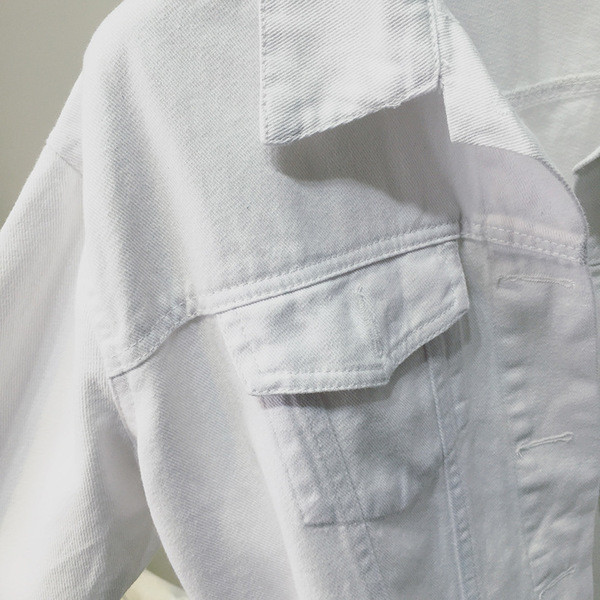 Γυναικείο τζιν μπουφάν σε λευκό και μπλε χρώμα