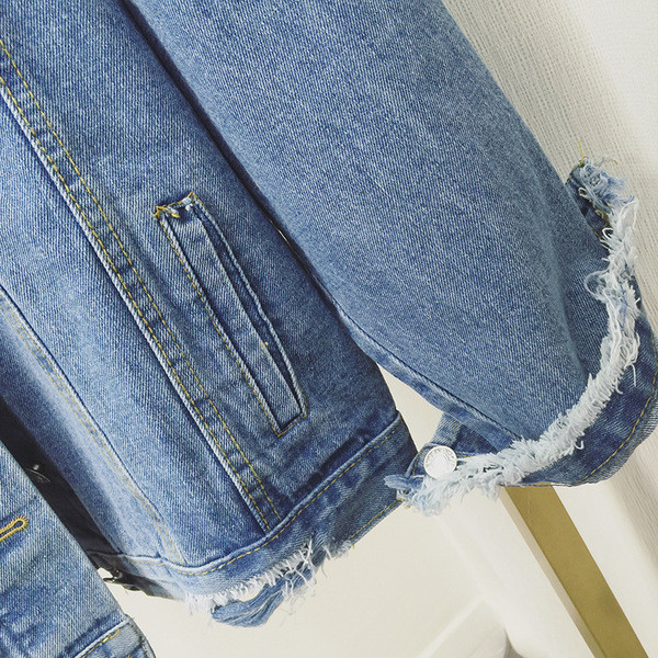 Γυναικείο τζιν μπουφάν σε λευκό και μπλε χρώμα