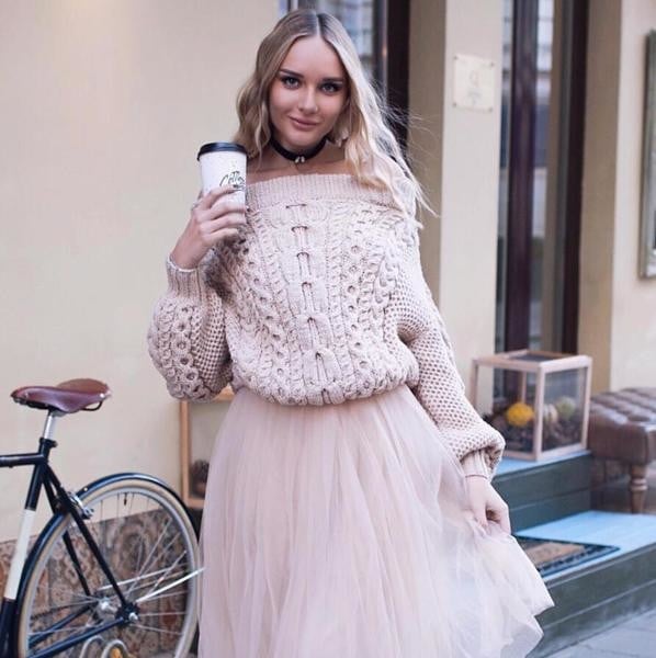 Свеж дамски топъл пуловер с паднало голо рамо - 2 цвята