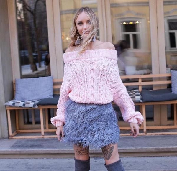 Свеж дамски топъл пуловер с паднало голо рамо - 2 цвята