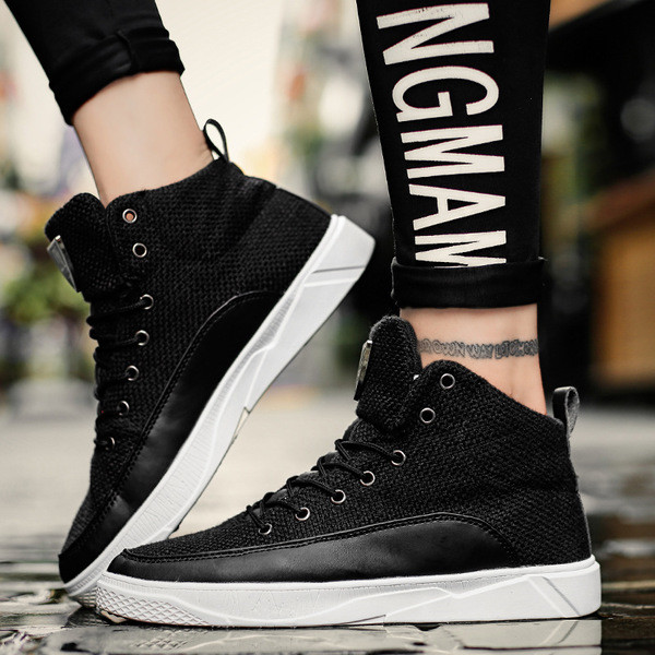 Κομψά αρσενικά πάνινα παπούτσια σε απλό σχέδιο σε τρία χρώματα