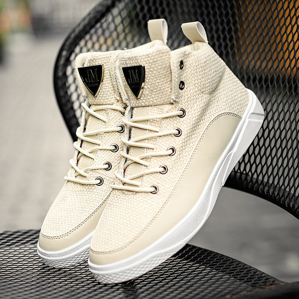 Κομψά αρσενικά πάνινα παπούτσια σε απλό σχέδιο σε τρία χρώματα