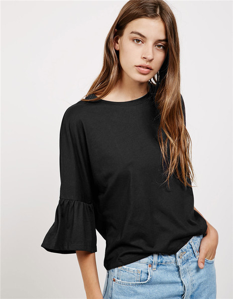 Κομψή κυρία μπλούζα με 3/4 σγουρά μανίκια σε μαύρο χρώμα