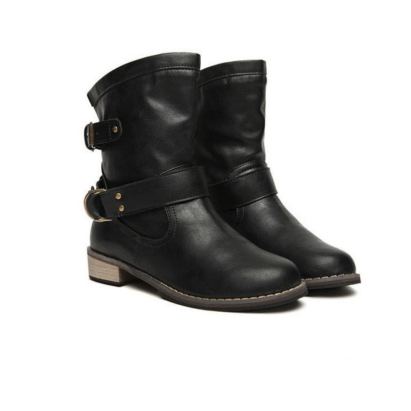 Καθημερινές γυναικείες μπότες σε μαύρο και  καφέ  χρώμα με ελαφρό τακούνι