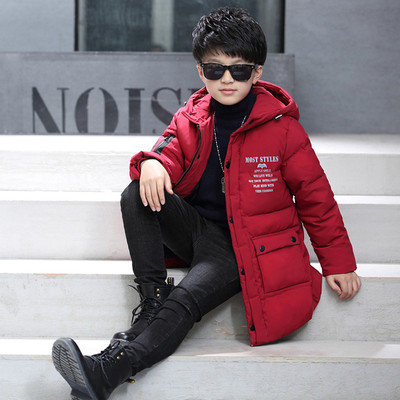 Χειμερινό μακρύ μπουφάν για αγόρια με κουκούλα σε κόκκινο και μαύρο χρώμα