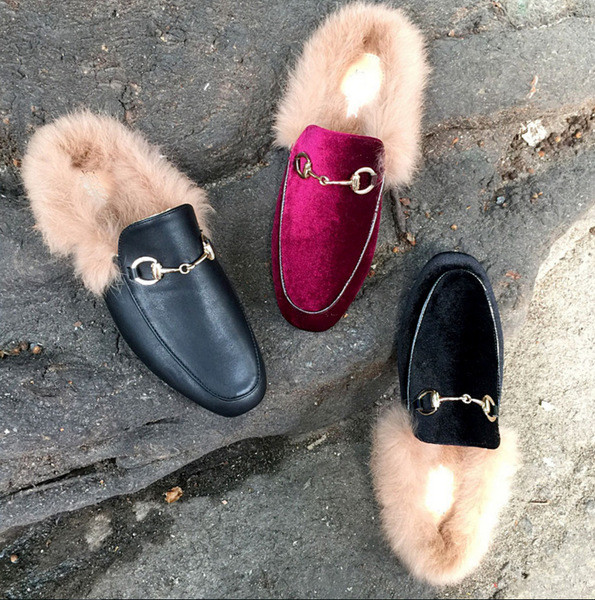 Ενδιαφέρουσες γυναικείες παντόφλες με πολύ απαλό χνούδι