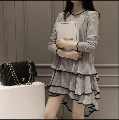 Сладка рокля за бременни жени с воали и дълъг ръкав