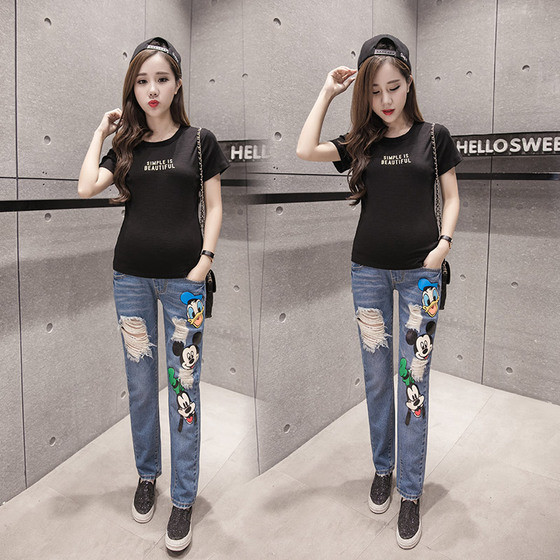 Сладки ежедневни дънки за бременни жени с накъсан мотив и аликации на анимационни изображения