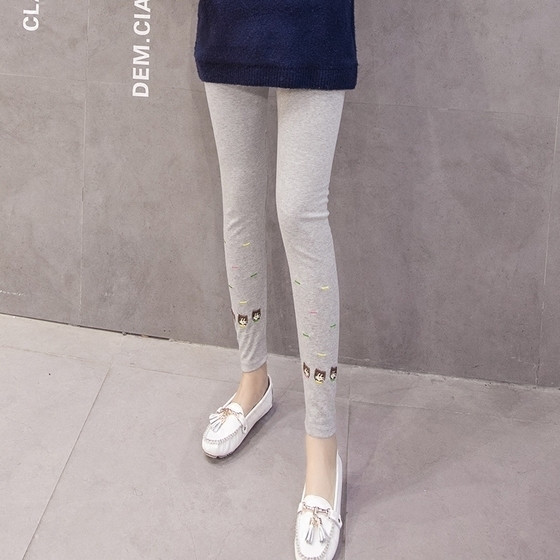 Όμορφο κολάν  για έγκυες γυναίκες σε τρία χρώματα με μια εικόνα κατάλληλη για τη καθημερινή ζωή