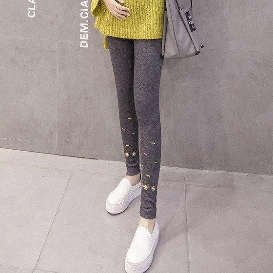 Όμορφο κολάν  για έγκυες γυναίκες σε τρία χρώματα με μια εικόνα κατάλληλη για τη καθημερινή ζωή