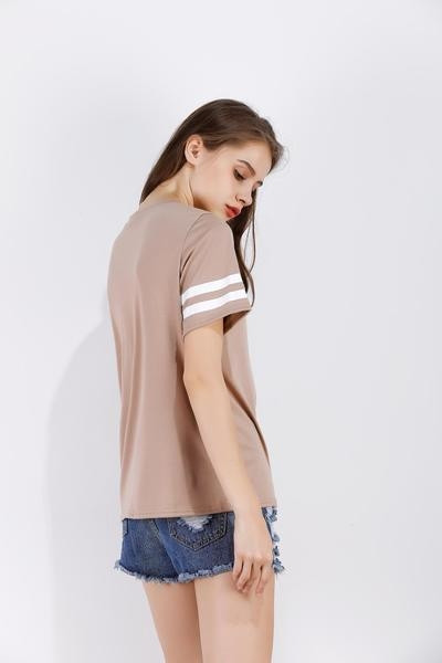 Спортно-елегантна дамска тениска с V-образно деколте с връзки