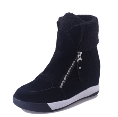 Χειμερινές γυναικείες μπότες  σε μαύρο και καφέ χρώμα